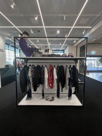 Globus Dsquared2 pop-up store