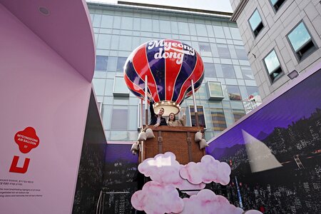 Lotte Department Store's Launch Food Souvenirs